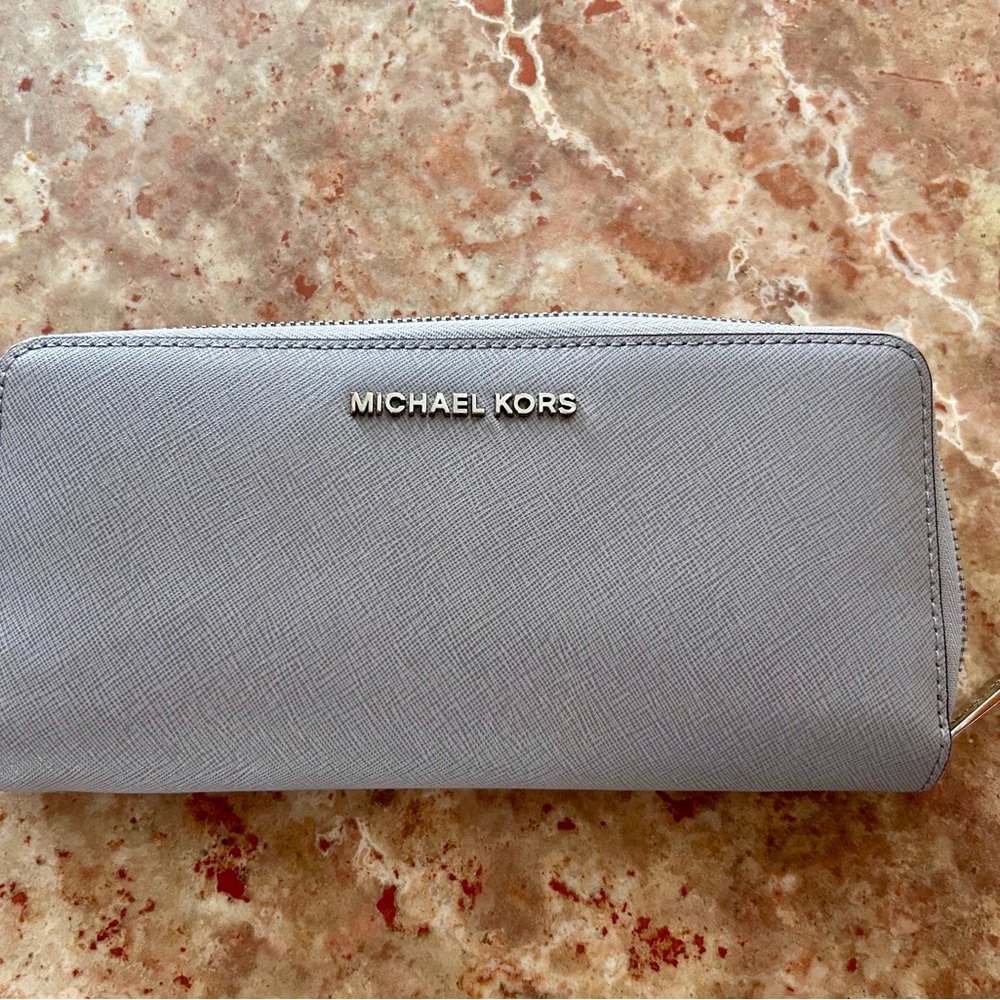 Michael Kors Lavender Saffiano Zip-Around Wallet - Picture 5 of 8